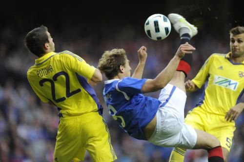 2011-08-25t191944z_01_crc02_rtridsp_3_soccer-europa_reuters