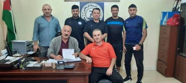 من توقيع عقود المدربين