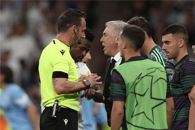 أنشيلوتي يفجر غضبه في الحكم