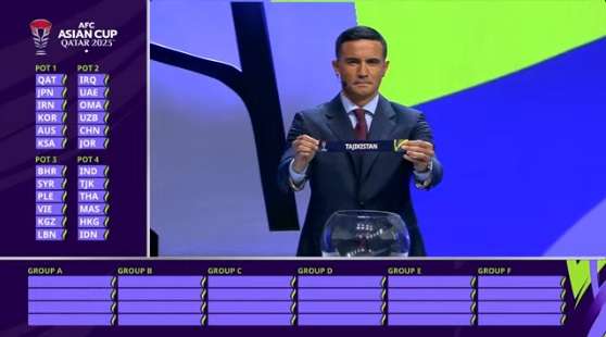 أسطورة أستراليا تيم كاهل يشارك في سحب القرعة