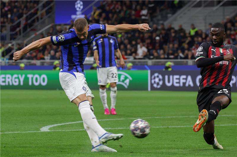 من لقاء إنتر وميلان