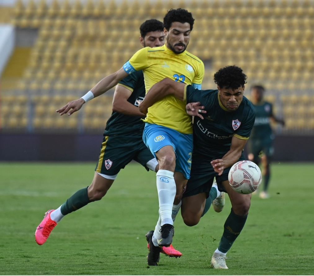 حاتم سكر أثناء مباراة الإسماعيلي