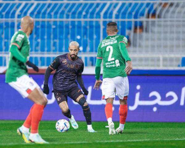 من مباراة سابقة بين الاتفاق والشباب