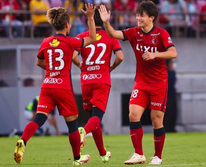 لاعبو كاشيما إنتلرز