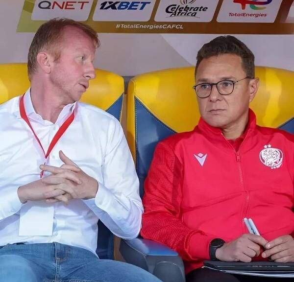 سفين فاندنبروك (يسار)