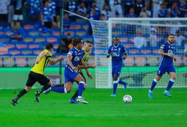 من مباراة سابقة بين الهلال والاتحاد