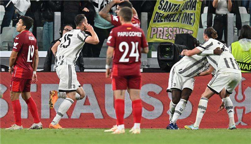 من مواجهة الذهاب بين الفريقين