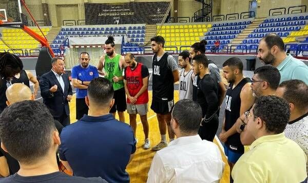 محمود الخطيب مع لاعبي الأهلي