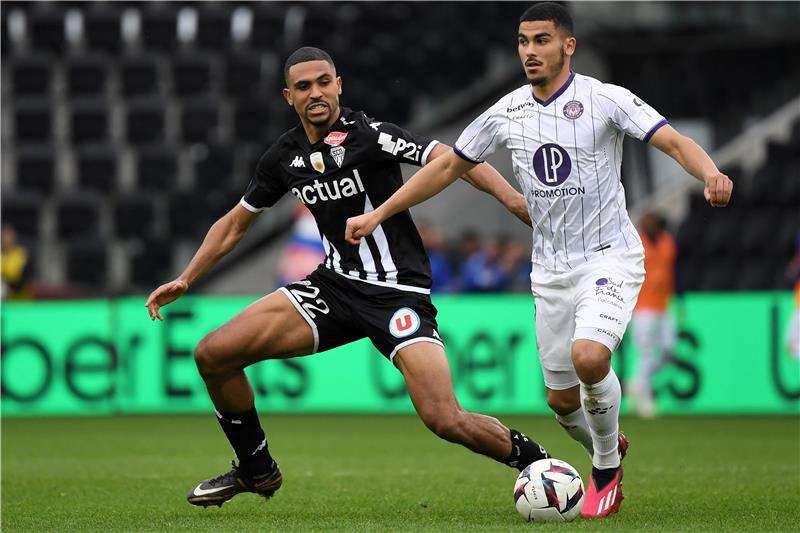 زكريا أبو خلال