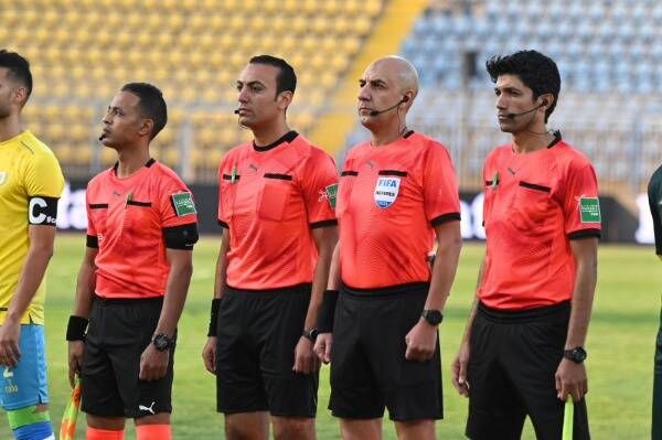 حكام اللقاء