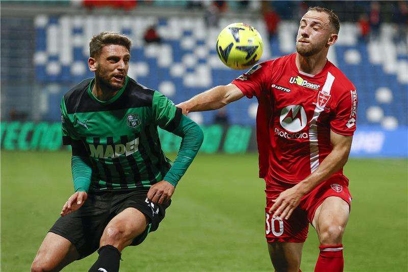 جانب من لقاء مونزا وساسولو