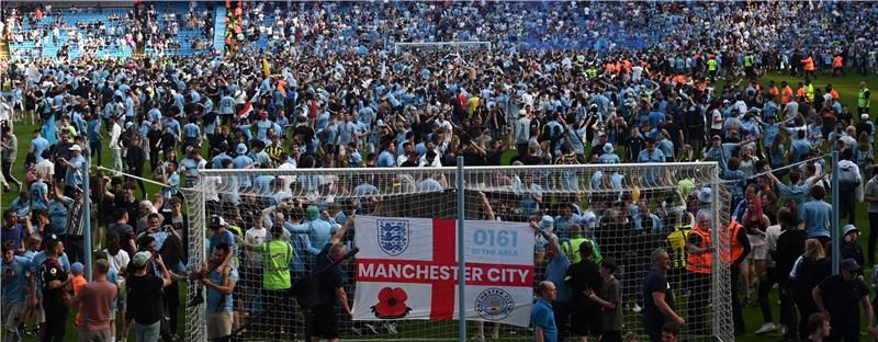 من اقتحام الجماهير