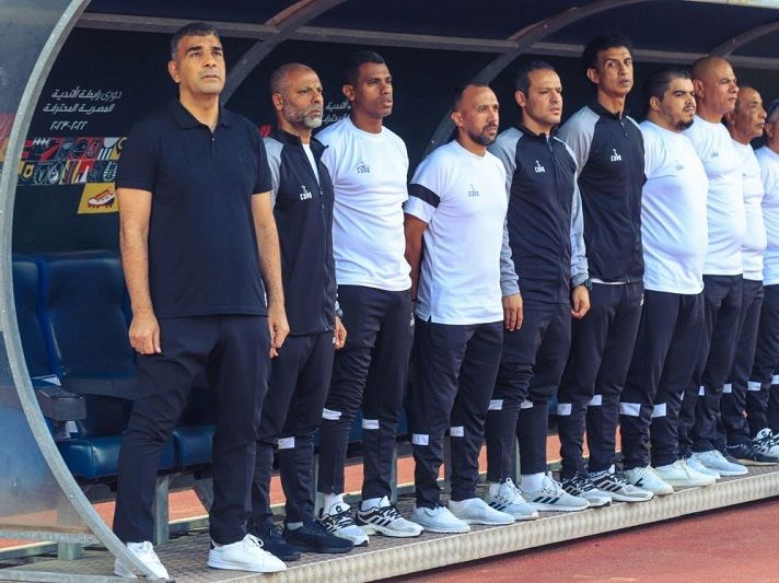 الجمل مع جهازه الفني