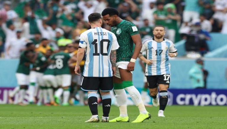 192-132407-messi-ali-al-bulayhi-fight_700x400