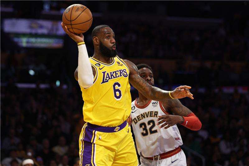 ليبرون جيمس