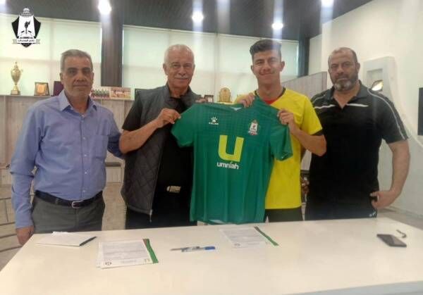 جانب من توقيع العقد