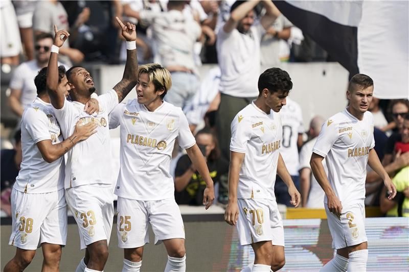 لاعبو فيتوريا جيماريش