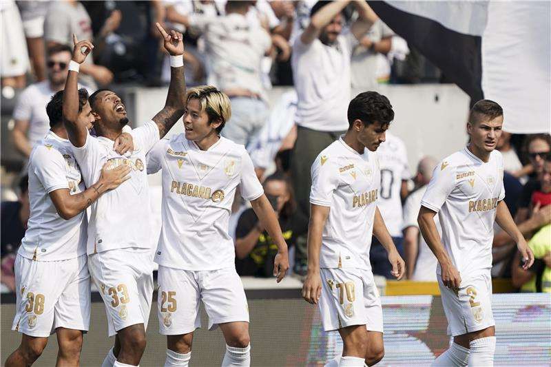 لاعبو فيتوريا جيماريش