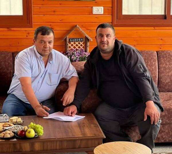 سعيد أبو الطاهر يوقع للسواحرة