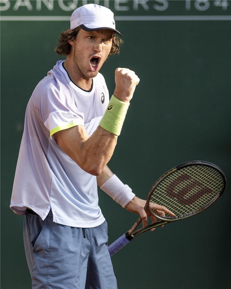 نيكولاس ياري