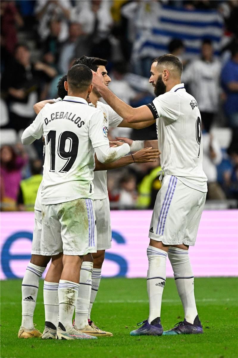 أسينسيو وبنزيما