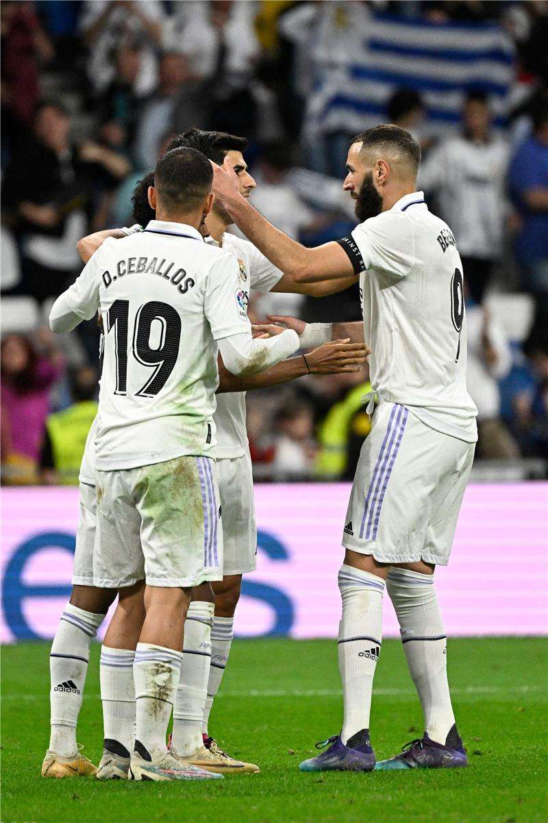 أسينسيو وبنزيما