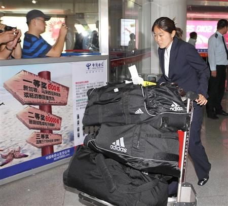 لاعبة اليابان هوماري ساوا عند وصولها لمطار جينان الصيني