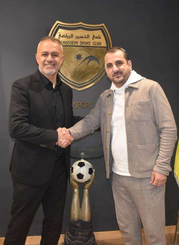 أسامة طلال "يسارا" بعد توقيع العقد مع الحسين اربد