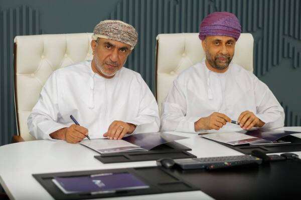 من توقيع العقود