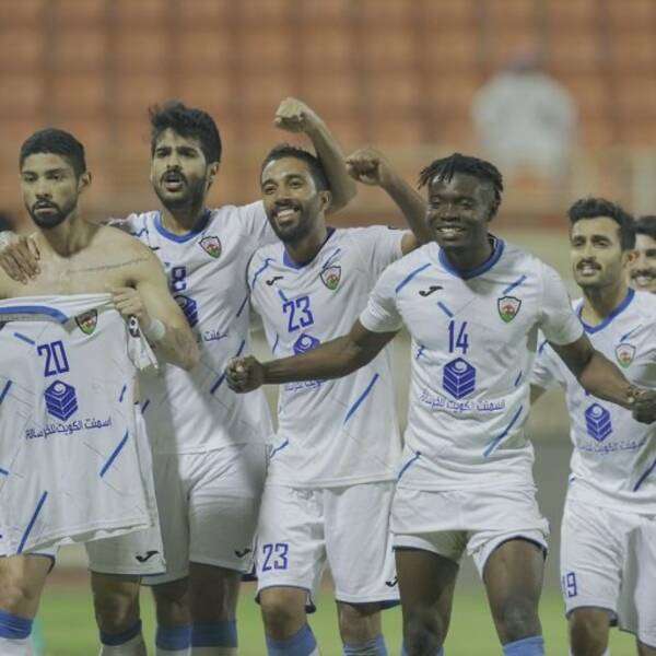 ابودو ايساكا بين اللاعبين