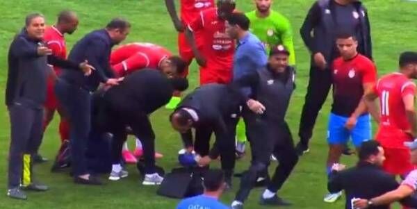 من الأحداث المؤسفة بالمباراة