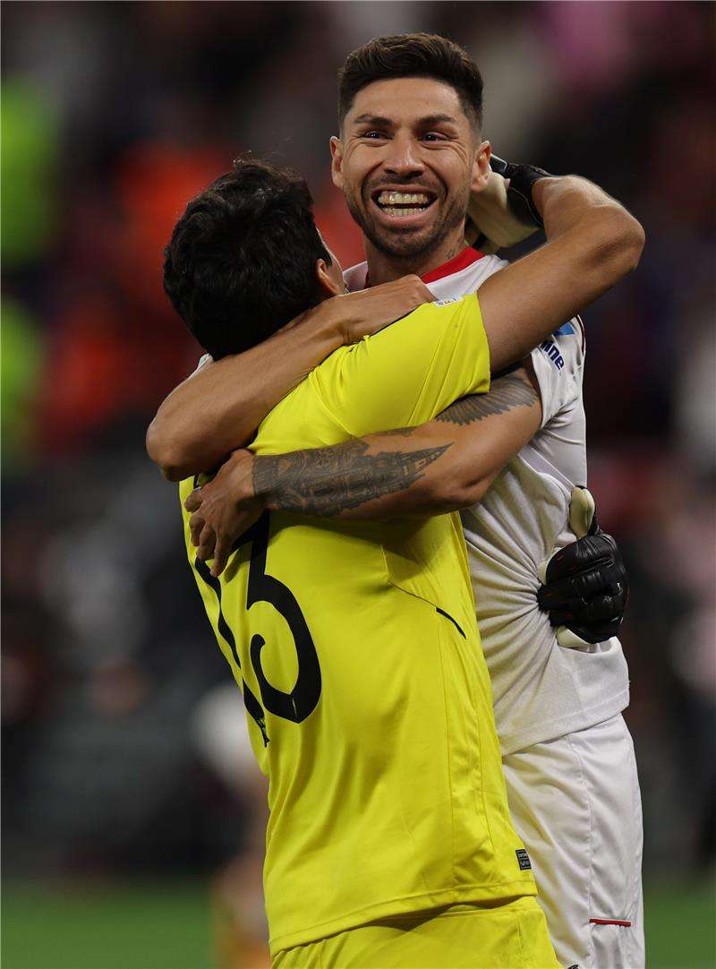 من احتفالات بونو بعد نهاية اللقاء