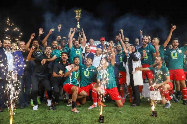 الوحدات يرفع كأس القدس والكرامة