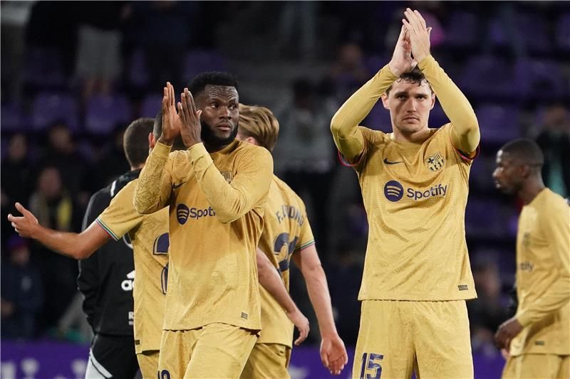 فرانك كيسي (جهة اليسار)