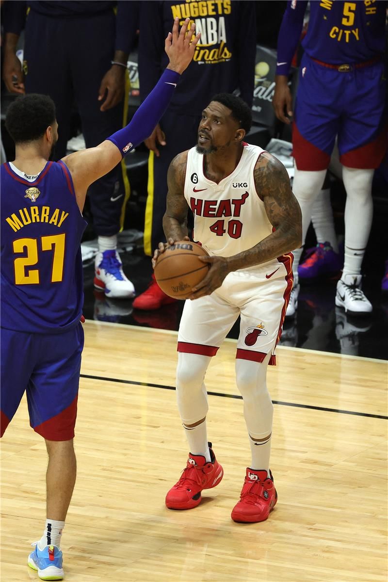 أدونيس هاسلم