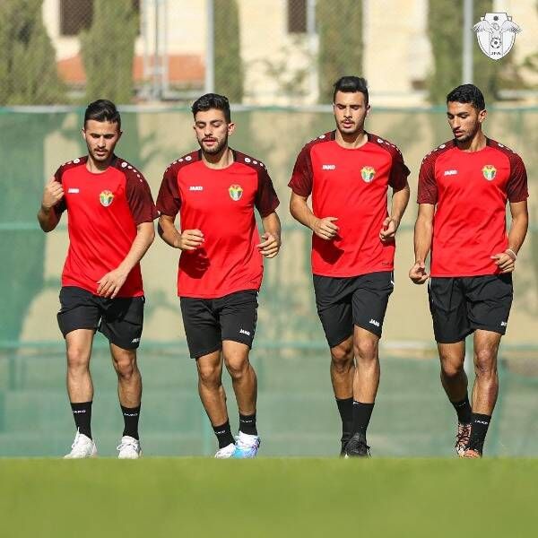 لاعبو المنتخب الاولمبي خلال التدريبات