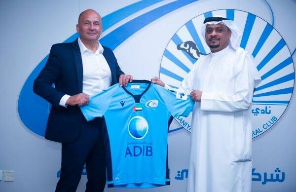 بعد توقيع العقود