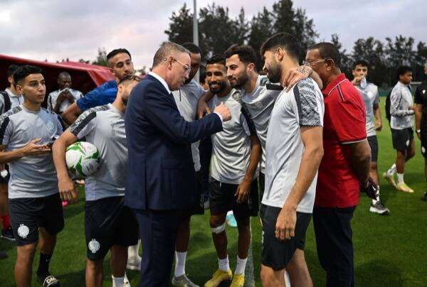 لقجع مع لاعبي الوداد