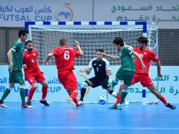 من مباراة العراق وفلسطين