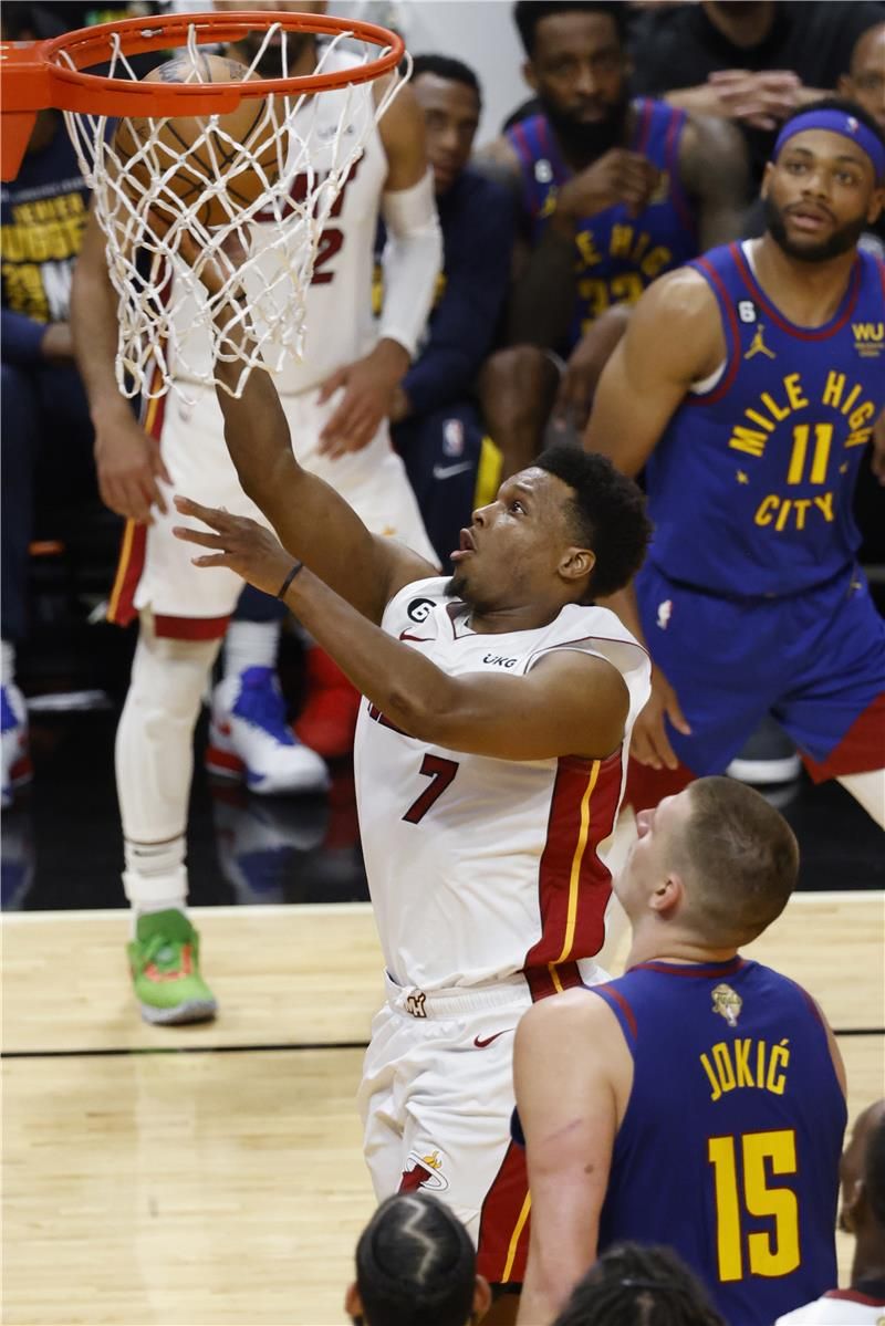 دنفر ناجتس أمام ميامي هيت