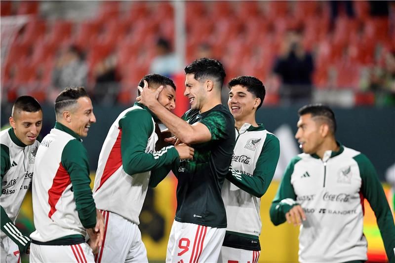 لاعبو المكسيك