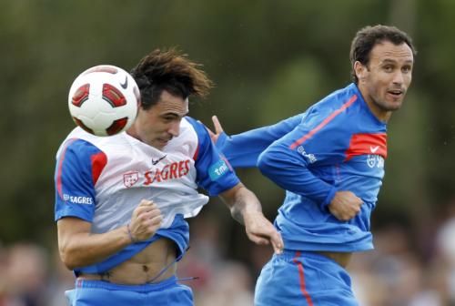 2010-10-05t190038z_01_jmr09_rtridsp_3_soccer-europe-portugal_reuters