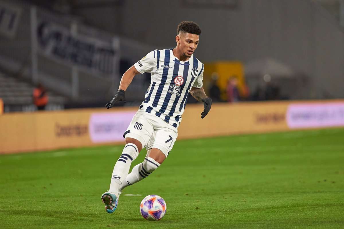 جانب من اللقاء (نقلا عن حساب الفريق على تويتر)