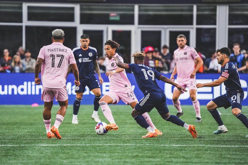 جانب من اللقاء (نقلا عن حساب الفريق على تويتر)