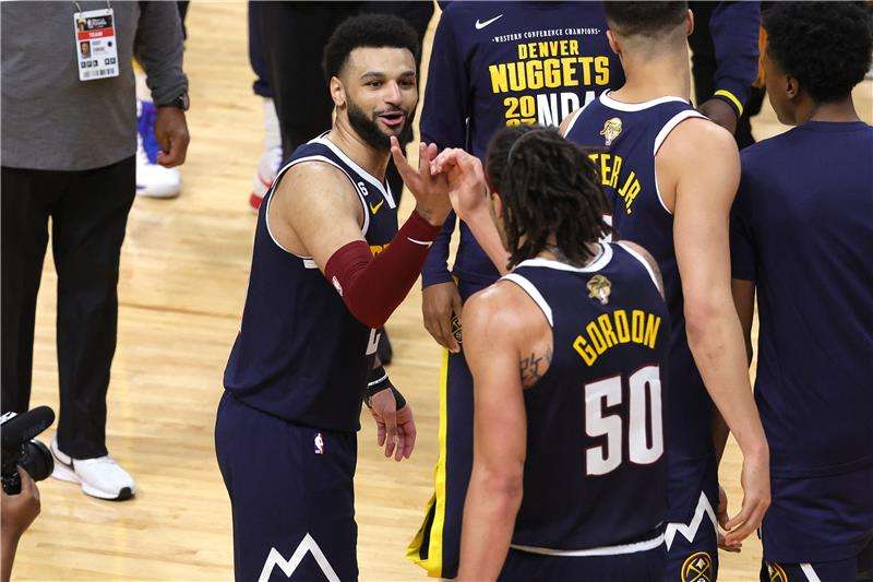 لاعبو دنفر ناجتس