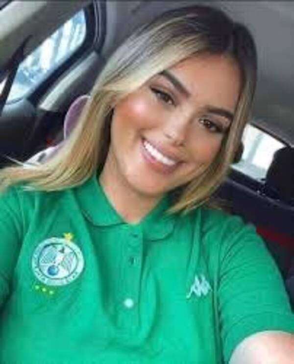 نورا مشجعة الرجاء