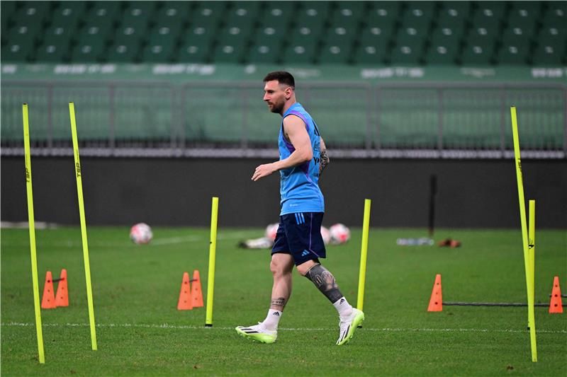 ميسي في مران الأرجنتين