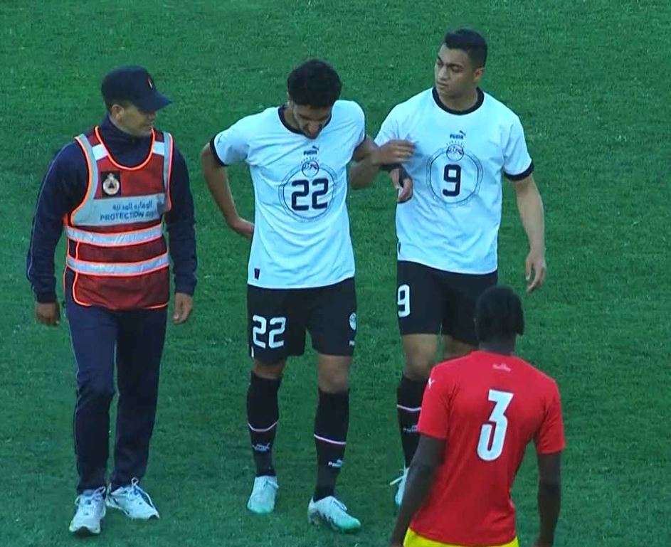 مرموش أثناء مغادرة الملعب