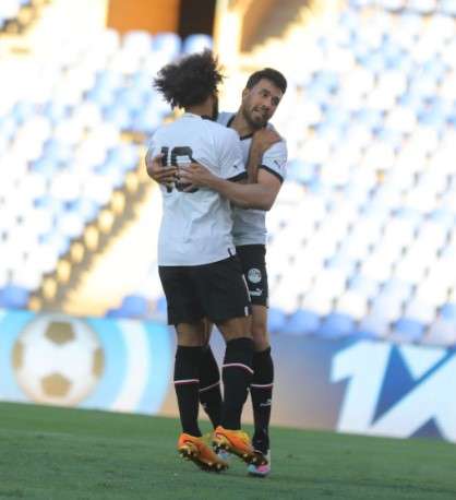 تريزيجيه يتلقى تهنئة صلاح