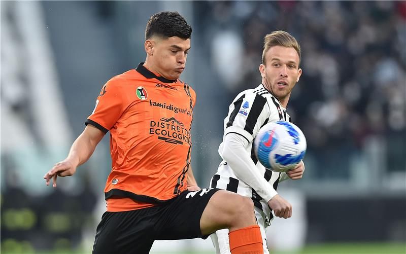 آرثر ميلو (يمين)